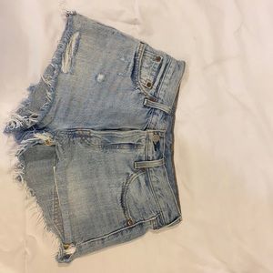 High waisted light wash Levi shorts